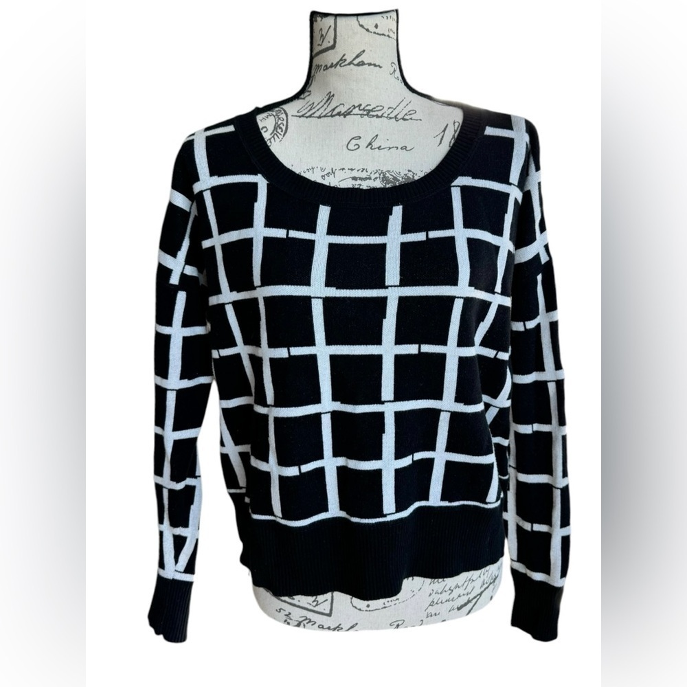 French Connection Sweater Black and White Geometric Pattern Womens Size Large